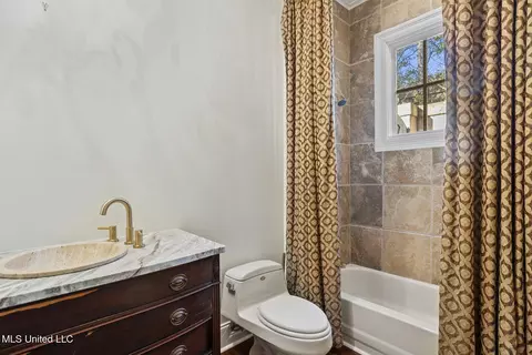 Bath - 460 Saint Andrews Dr, Jackson, MS 39211 photo 1 of 8