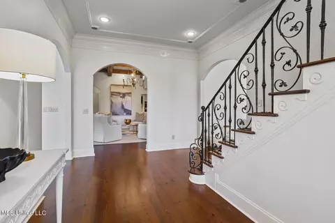 Entry Way - 460 Saint Andrews Dr, Jackson, MS 39211 photo 2 of 4