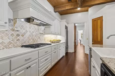 Entry Way - 460 Saint Andrews Dr, Jackson, MS 39211 photo 3 of 4