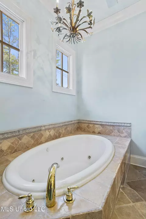 Bath - 460 Saint Andrews Dr, Jackson, MS 39211 photo 4 of 8