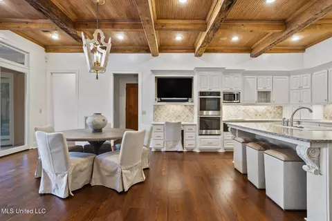 Kitchen - 460 Saint Andrews Dr, Jackson, MS 39211 photo 1 of 6