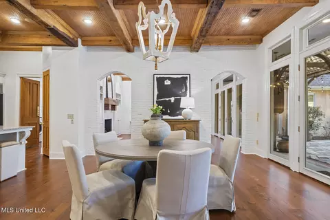 Dining - 460 Saint Andrews Dr, Jackson, MS 39211 photo 4 of 4