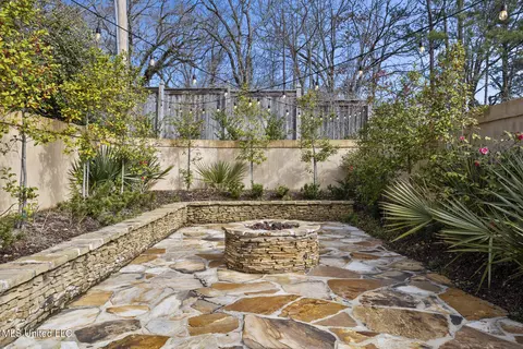 Exterior - 460 Saint Andrews Dr, Jackson, MS 39211 photo 7 of 8