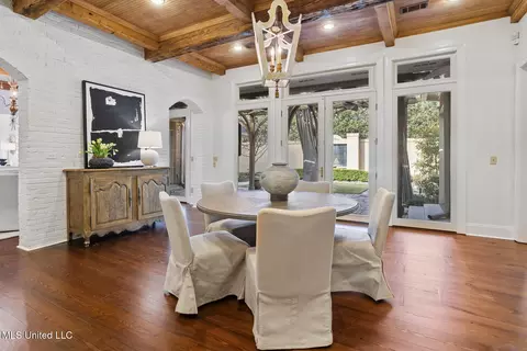 Dining - 460 Saint Andrews Dr, Jackson, MS 39211 photo 3 of 4