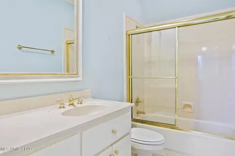 Bath - 460 Saint Andrews Dr, Jackson, MS 39211 photo 8 of 8