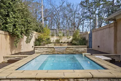 Exterior - 460 Saint Andrews Dr, Jackson, MS 39211 photo 6 of 8