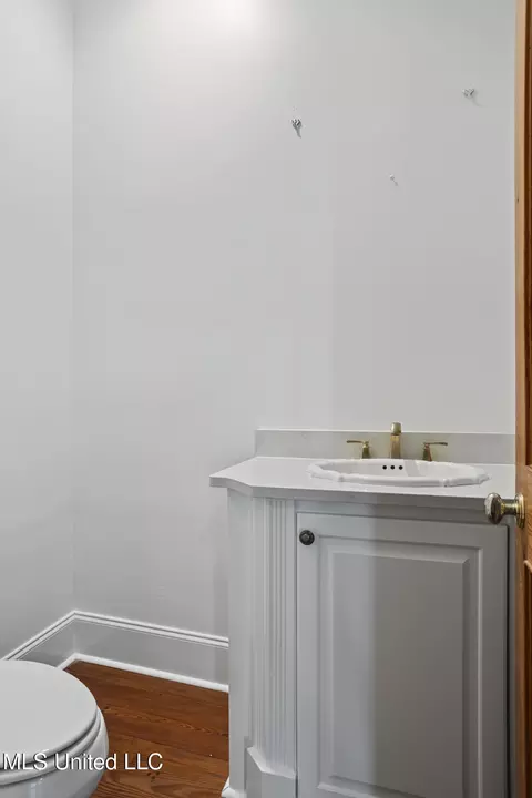 Bath - 460 Saint Andrews Dr, Jackson, MS 39211 photo 2 of 8