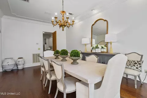 Dining - 460 Saint Andrews Dr, Jackson, MS 39211 photo 2 of 4
