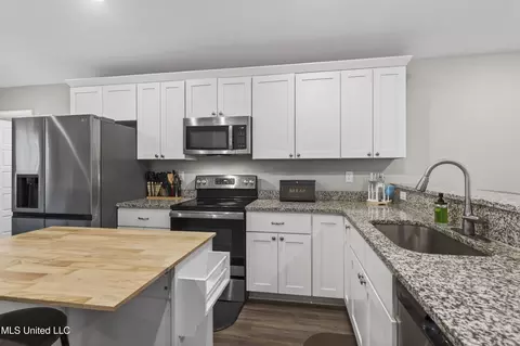 Kitchen - 46 Cascade Cv, Perkinston, MS 39573 photo 4 of 4