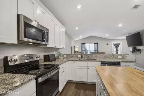 Kitchen - 46 Cascade Cv, Perkinston, MS 39573 photo 3 of 4
