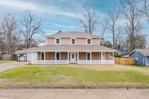 108 Pebble Ln, Clinton, MS 39056