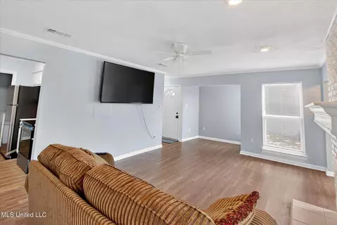 Living - 223 Highpoint Dr, Diamondhead, MS 39525 photo 3 of 3