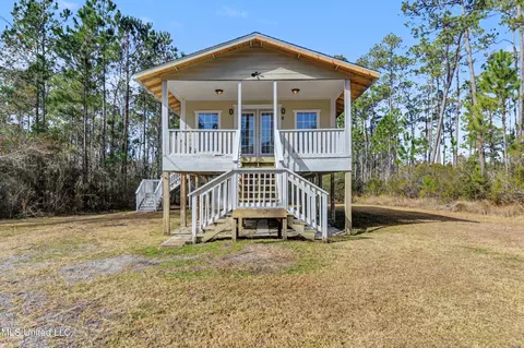 10039 Apple Dr, Bay Saint Louis, MS 39520