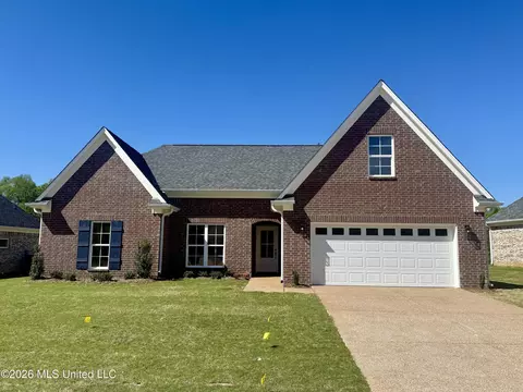 1070 Great Glen Dr, Southaven, MS 38671