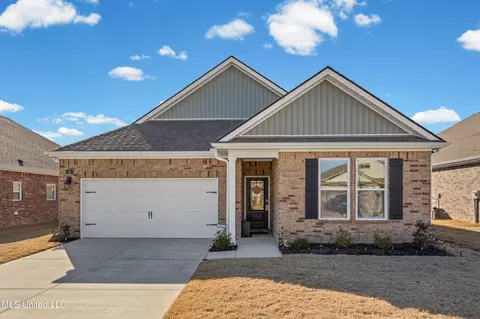 44 Harvest Dance Dr, Byhalia, MS 38611
