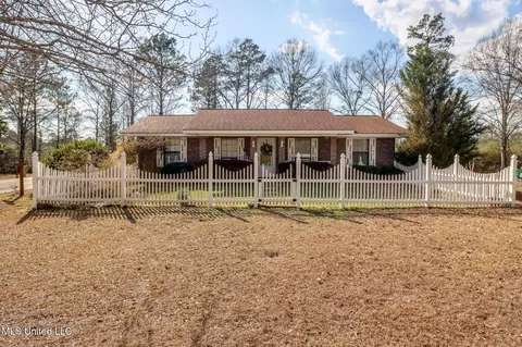 123 Carl Taylor Rd, Wiggins, MS 39577