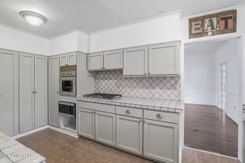 Kitchen - 1439 Brecon Dr, Jackson, MS 39211 photo 3 of 4