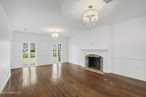 Living - 1439 Brecon Dr, Jackson, MS 39211 photo 1 of 3