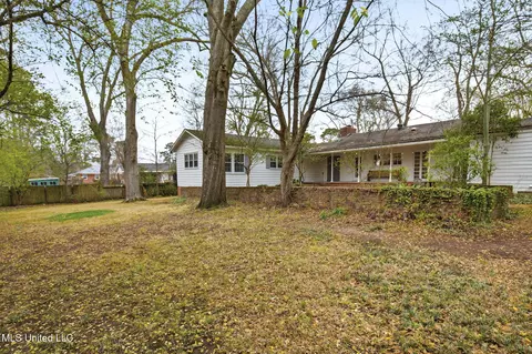 Exterior - 1439 Brecon Dr, Jackson, MS 39211 photo 12 of 14