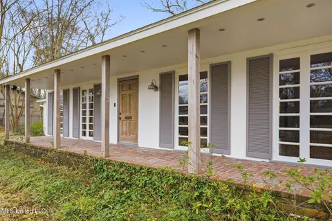 Exterior - 1439 Brecon Dr, Jackson, MS 39211 photo 4 of 14