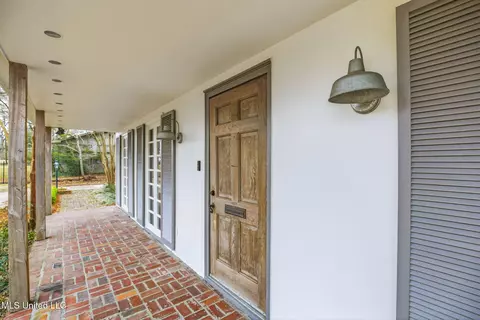 Exterior - 1439 Brecon Dr, Jackson, MS 39211 photo 6 of 14