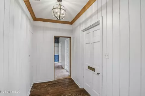 Entry Way - 1439 Brecon Dr, Jackson, MS 39211 photo 1 of 2