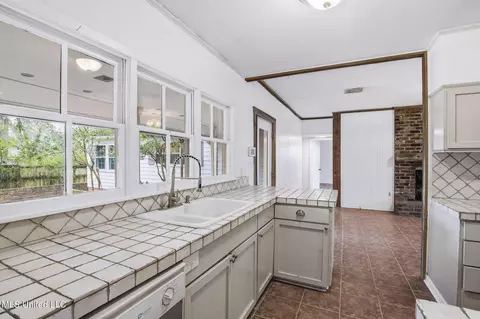 Kitchen - 1439 Brecon Dr, Jackson, MS 39211 photo 1 of 4
