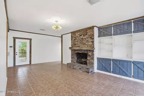 Living - 1439 Brecon Dr, Jackson, MS 39211 photo 3 of 3