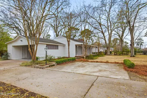 Exterior - 1439 Brecon Dr, Jackson, MS 39211 photo 10 of 14