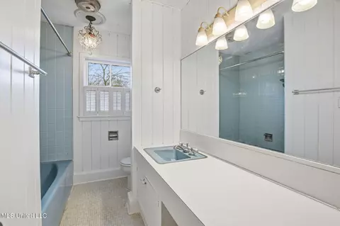 Bath - 1439 Brecon Dr, Jackson, MS 39211 photo 2 of 2
