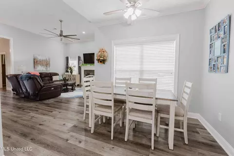 Dining - 263 Lighthouse Ln, Brandon, MS 39047 photo 4 of 4