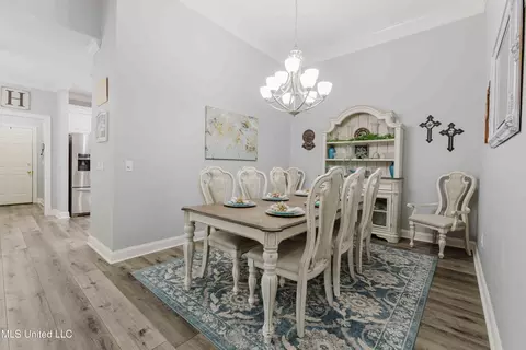 Dining - 263 Lighthouse Ln, Brandon, MS 39047 photo 2 of 4