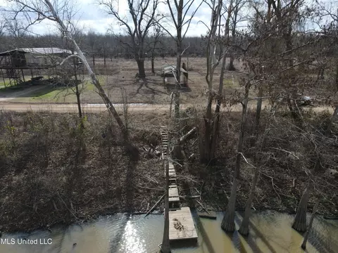 5700 Lake Mary Rd, Woodville, MS 39669