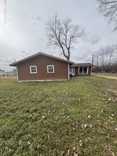 614 Cedar St, Greenwood, MS 38930