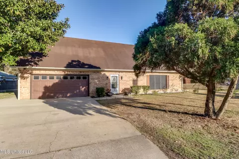2616 Gina St, Pascagoula, MS 39581