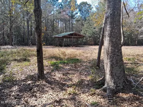 2498 Bayou Oaks St, Gautier, MS 39553
