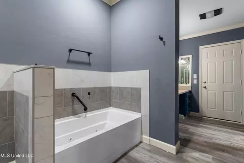 Bath - 4418 Welch Ave, Moss Point, MS 39563 photo 3 of 7