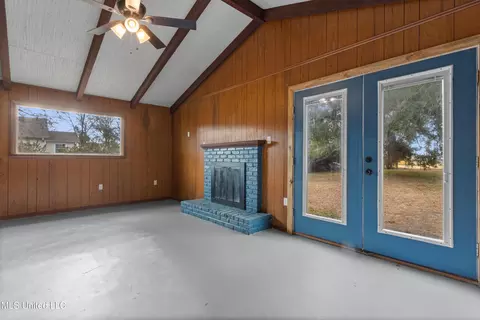 Living - 4418 Welch Ave, Moss Point, MS 39563 photo 5 of 6