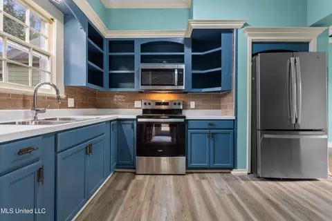 Kitchen - 4418 Welch Ave, Moss Point, MS 39563 photo 3 of 4
