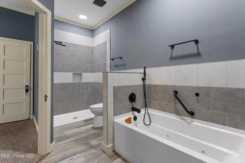 Bath - 4418 Welch Ave, Moss Point, MS 39563 photo 2 of 7