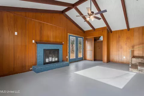 Living - 4418 Welch Ave, Moss Point, MS 39563 photo 6 of 6