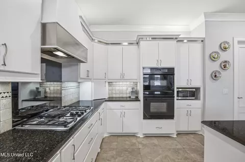 Kitchen - 104 Talbot Ct, Madison, MS 39110 photo 2 of 2