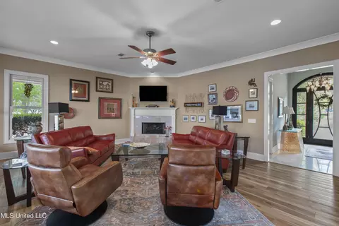 Living - 104 Talbot Ct, Madison, MS 39110 photo 2 of 2
