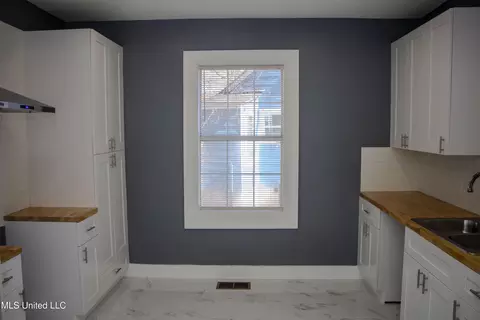 Kitchen - 404 Downing St, Jackson, MS 39216 photo 1 of 3