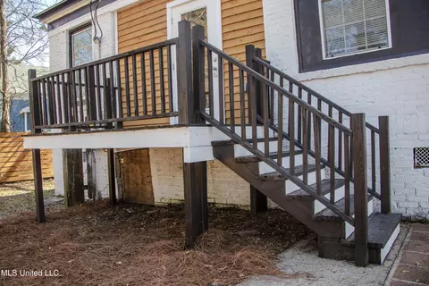 Exterior - 404 Downing St, Jackson, MS 39216 photo 6 of 8