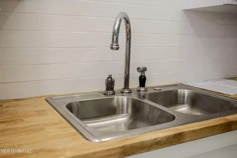 Kitchen - 404 Downing St, Jackson, MS 39216 photo 2 of 3