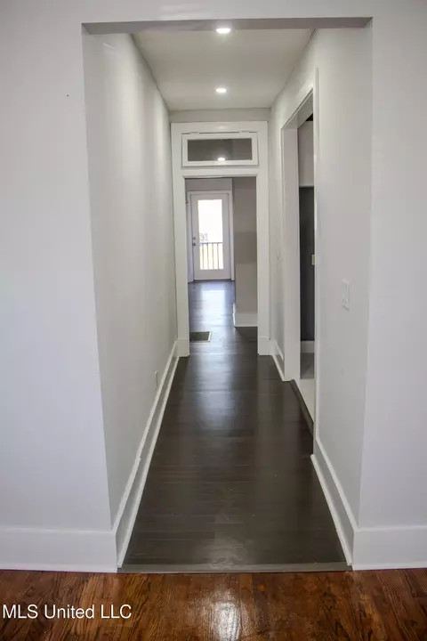 Entry Way - 404 Downing St, Jackson, MS 39216 photo 2 of 3
