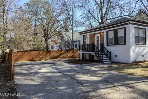 Exterior - 404 Downing St, Jackson, MS 39216 photo 5 of 8