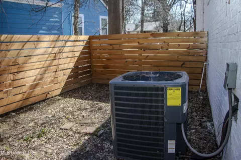 Exterior - 404 Downing St, Jackson, MS 39216 photo 8 of 8