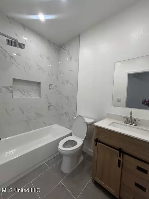 Bath - 404 Downing St, Jackson, MS 39216 photo 1 of 3